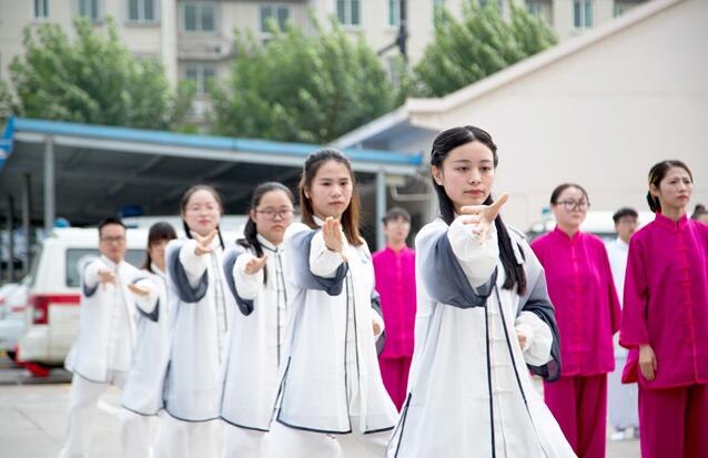 浙江省桐乡市中医医院：运动会上打套八段锦